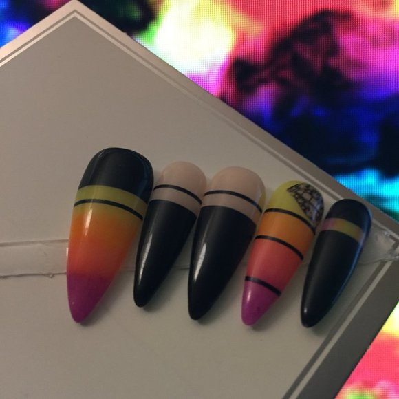 420 Lips Neon Ombre with Black n Nude presson nail pPN93 - Picture 6 of 9